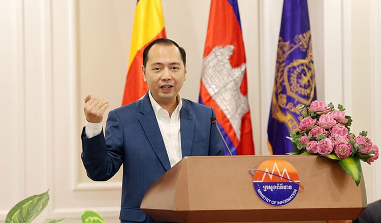 柬埔寨以弹坑与古庙废墟为证，指泰国对柬发动攻击，相信国际社会将以事实为据