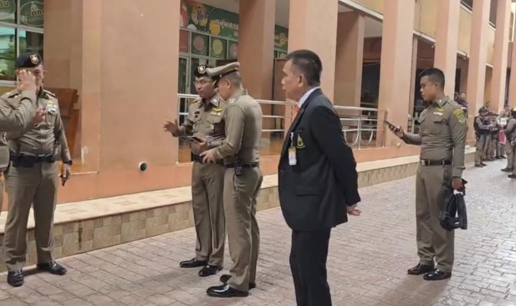 公开死伤名单：初二学生持枪狂扫，先射杀祖父母，再冲入学校射杀