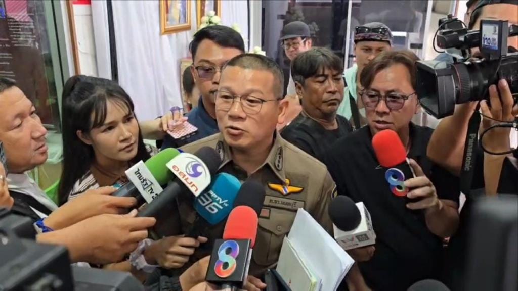 警方已询问16名证人，协调教师出面作证，核查子弹来源，确认枪击案死亡人数为8人