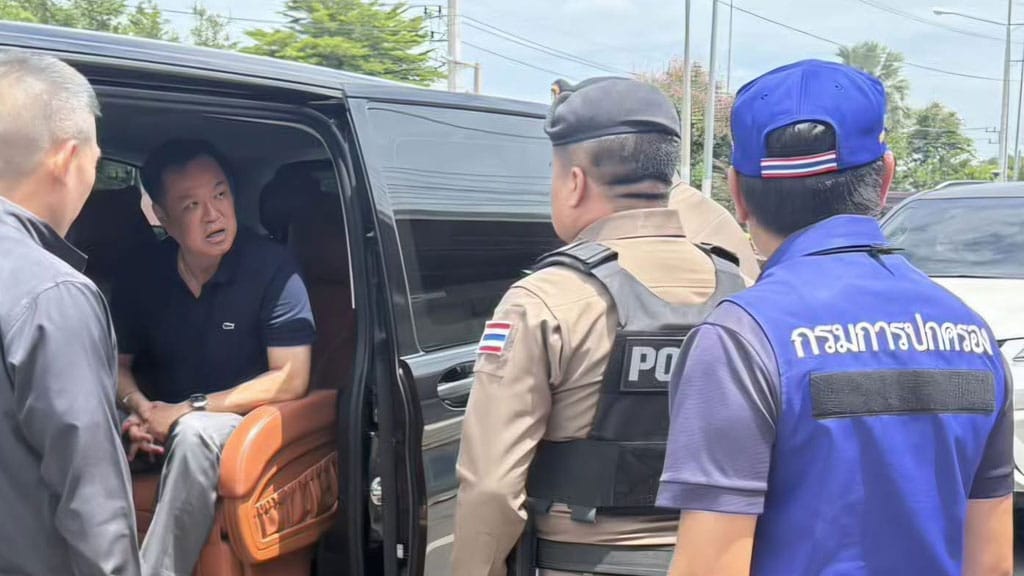 阿努廷未提前通知视察武里南府检查站，被警方要求搜查车辆，官员称总理车上未发现任何东西。但在一般检查中只查到毒品