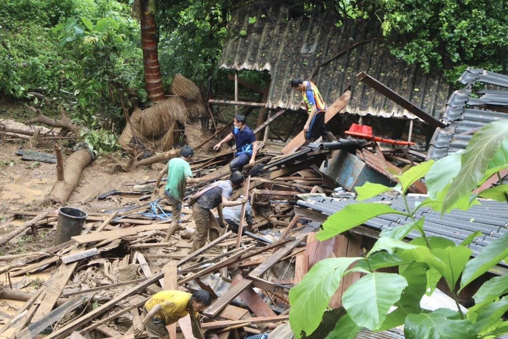 （视频）惊险救援！山洪暴发泥石流掩埋萨拜县居民住宅，5人受伤