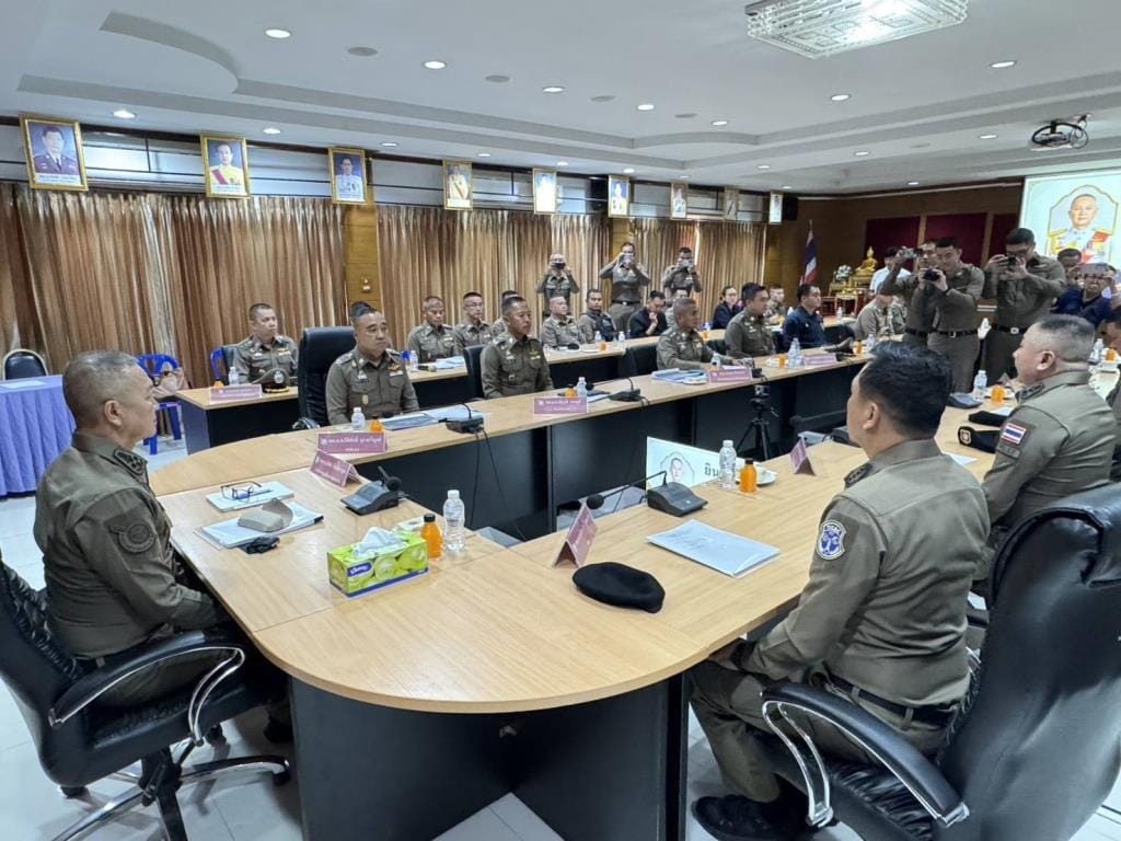 （视频）警察总署副署长紧急赶赴跟进案情——歹徒团伙将中国女子从曼谷绑架后欲送往妙瓦底边境，冲卡逃逸并将受害者遗弃在甘烹碧路中，当局追加罪名并下令深挖人口贩卖网络