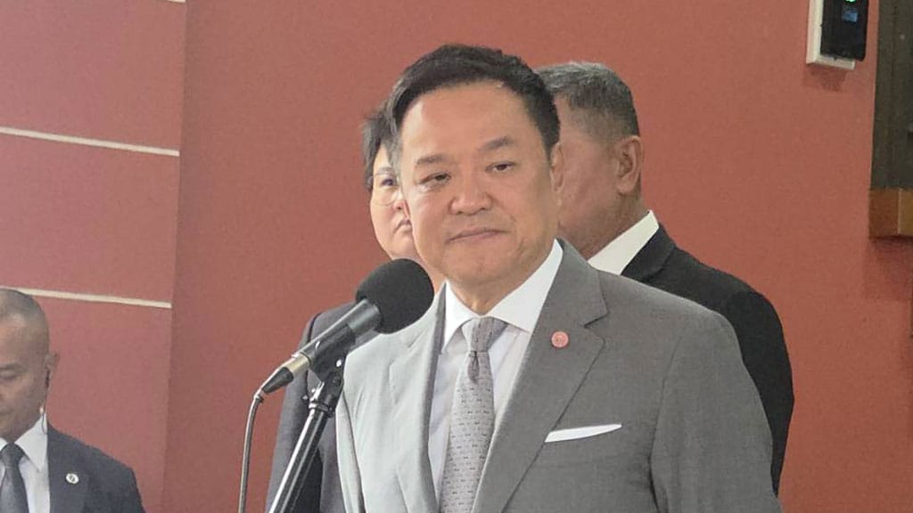 阿努廷表示：正大集团申请终止三机场连接铁路合同并非易事，从未有过私企弃政府之先例，按规定必须补足差额，恐被列入黑名单