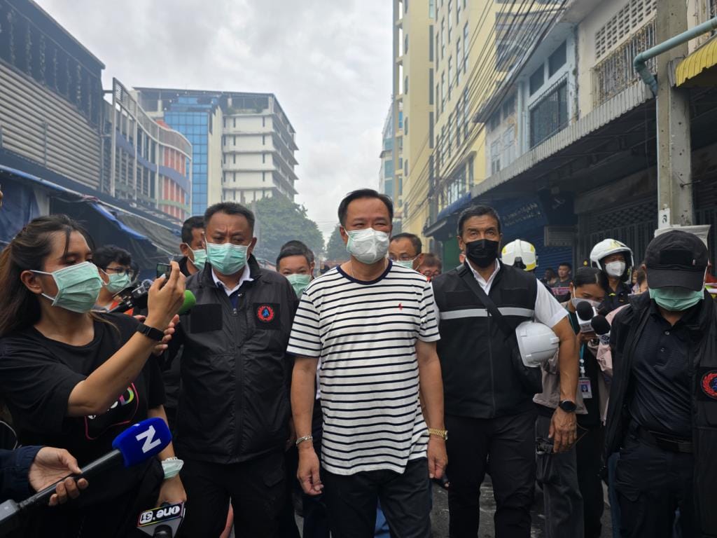 阿努廷视察空同中心火灾现场 警告民众防范化学品烟雾 严密监控剩余货物 吁勿趁火打劫落井下石
