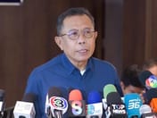 素帕猜回怼沙提：若歹徒用枪顶着议员的头叫他跪拜，那就从吧