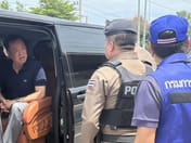 阿努廷未提前通知视察武里南府检查站，被警方要求搜查车辆，官员称总理车上未发现任何东西。但在一般检查中只查到毒品