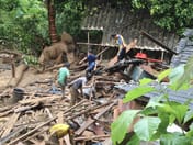 （视频）惊险救援！山洪暴发泥石流掩埋萨拜县居民住宅，5人受伤