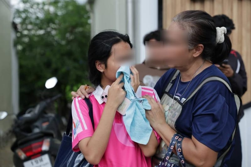 悲痛！遇难教师家属痛哭失声，高二学生讲述逃生瞬间。暖武里校园枪击案凶嫌已身亡