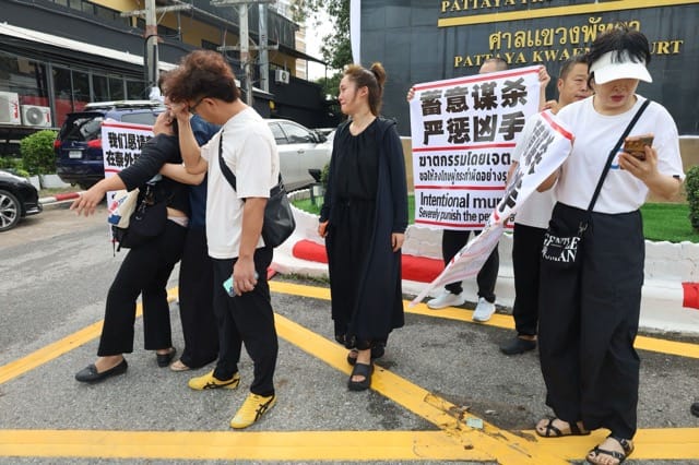 中国男子父亲紧急飞赴芭提雅，为20岁儿子遭刺身亡讨公道，要求彻查房内女子