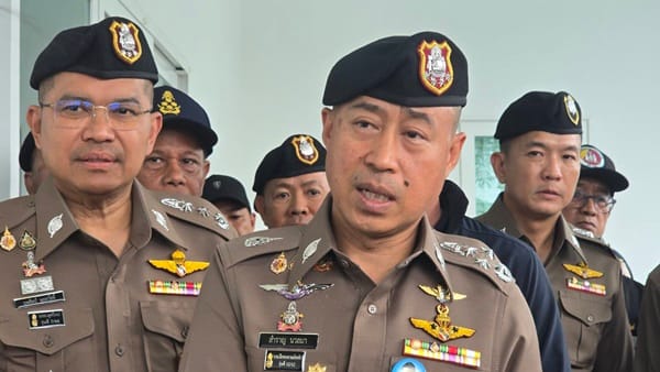 警方突击华欣豪华小区，捣毁外国人代持股网络，查出33家公司代持土地，涉案价值逾3亿泰铢
