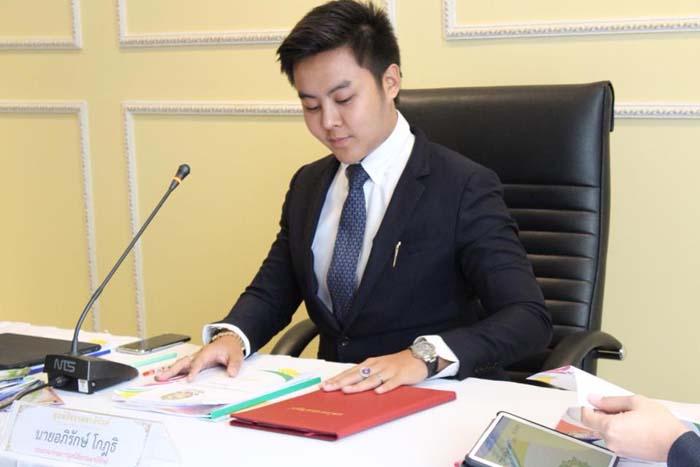 判处阿披拉克·果提等共5人各49,110年有期徒刑，涉Forex 3D投资诈骗案，须向受害者退款；Pinky、其兄及其母获判无罪