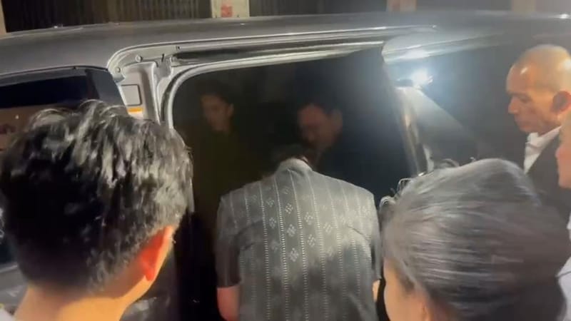 阿努廷跪拜他信膝前送他上车，此前出席Kriang诵经祈福仪式并共进晚餐