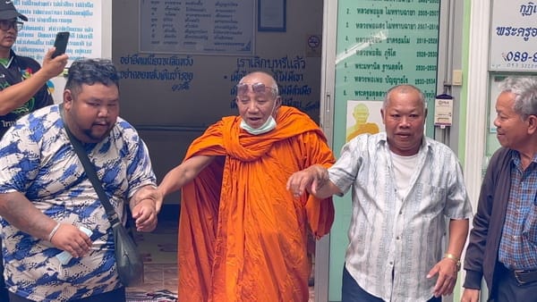 信众涌入援助阿敦雅兰山寺，捐赠监控摄像头守护寺院安全，更有信徒愿掏150万助寺院过户土地，但住持婉拒