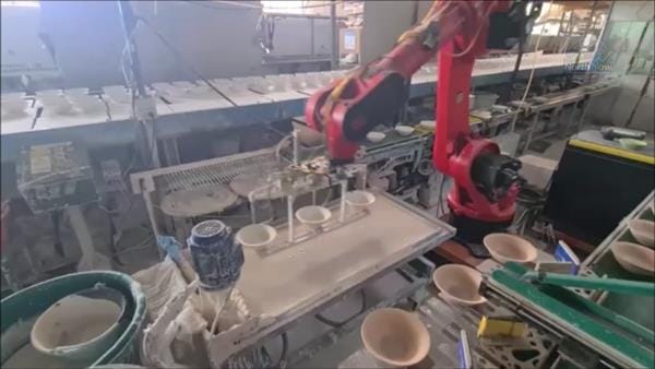 中国商品冲击南邦陶瓷市场陷入危机，逾半数工厂倒闭，大型厂商转用机器人削减劳动力
