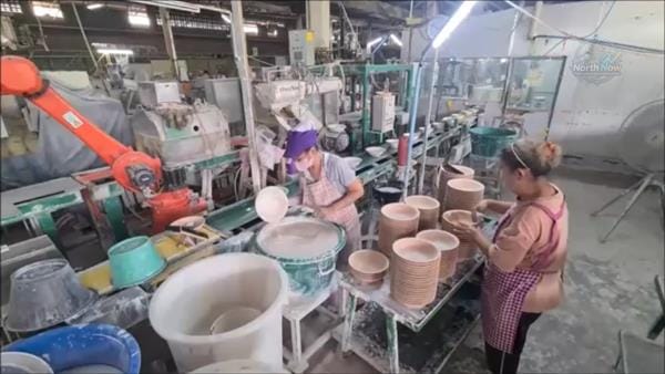 中国商品冲击南邦陶瓷市场陷入危机，逾半数工厂倒闭，大型厂商转用机器人削减劳动力