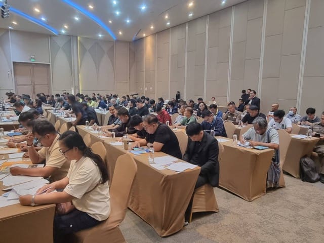 叻丕府推进研究连接甘烹碧—叻丕—碧武里三府物流路线，迎接新时代运输需求