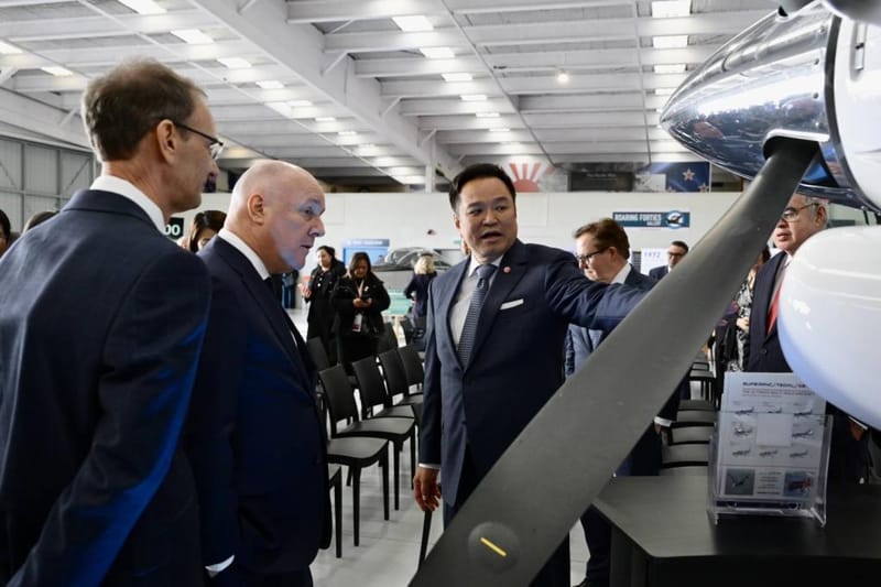 拉克森亲自陪同阿努廷参观NZAero，深化泰国与新西兰航空合作