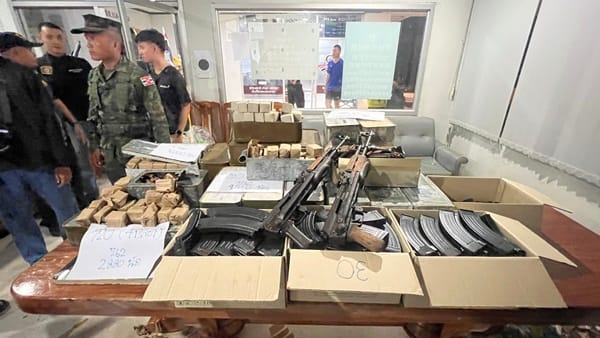 惊险！水警与海军追截运载战争武器快艇，查获AK-47及逾两万发子弹