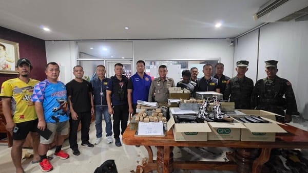 惊险！水警与海军追截运载战争武器快艇，查获AK-47及逾两万发子弹