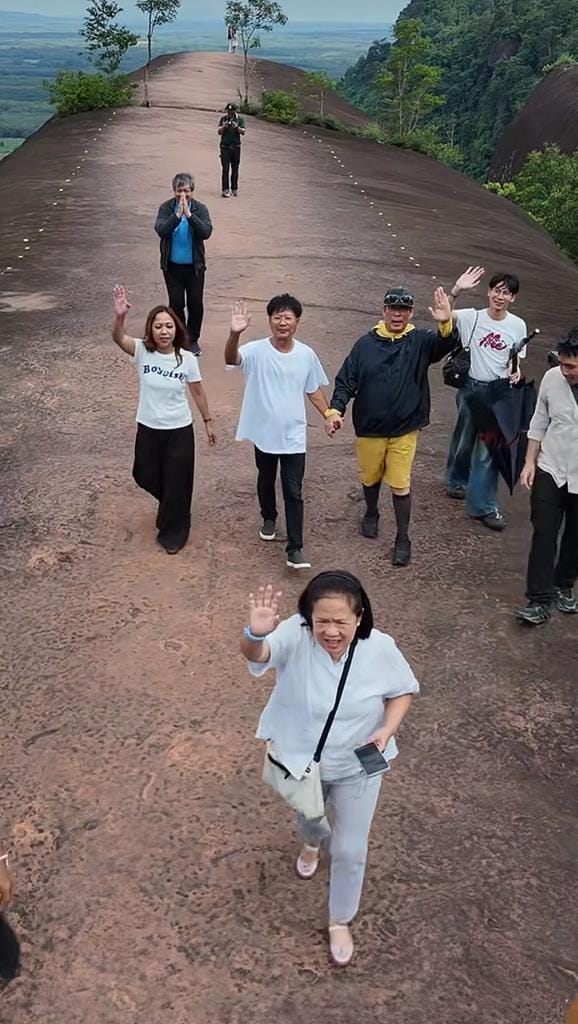 Bird Thongchai的经纪人宣布今年没有演唱会，发布歌手旅游礼佛生活照，粉丝表示无论多久都愿意等