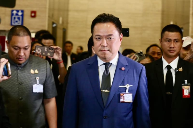 阿努廷政府置身事外，放权军方统一调度平定泰南动乱？！