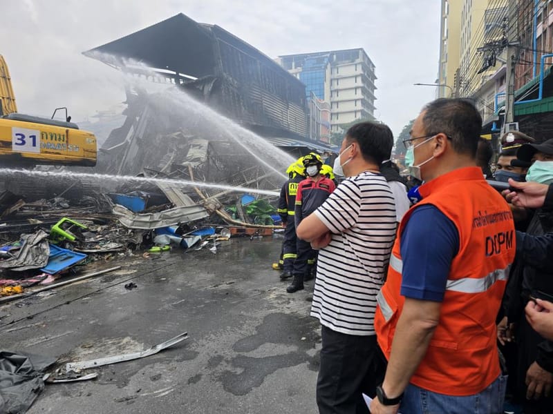 阿努廷视察空同中心火灾现场 警告民众防范化学品烟雾 严密监控剩余货物 吁勿趁火打劫落井下石