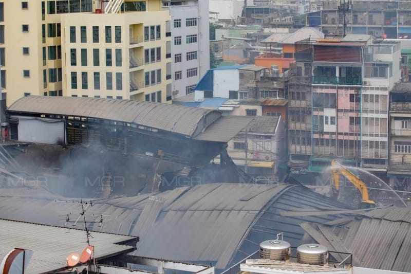 阿努廷视察空同中心火灾现场 警告民众防范化学品烟雾 严密监控剩余货物 吁勿趁火打劫落井下石