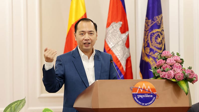 柬埔寨以弹坑与古庙废墟为证，指泰国对柬发动攻击，相信国际社会将以事实为据