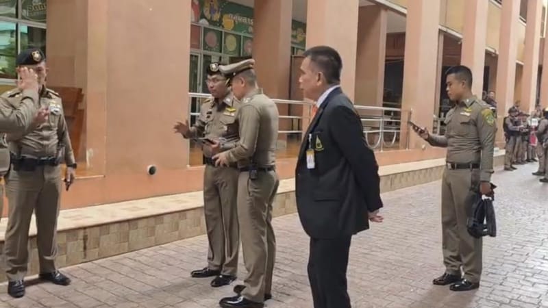 公开死伤名单：初二学生持枪狂扫，先射杀祖父母，再冲入学校射杀